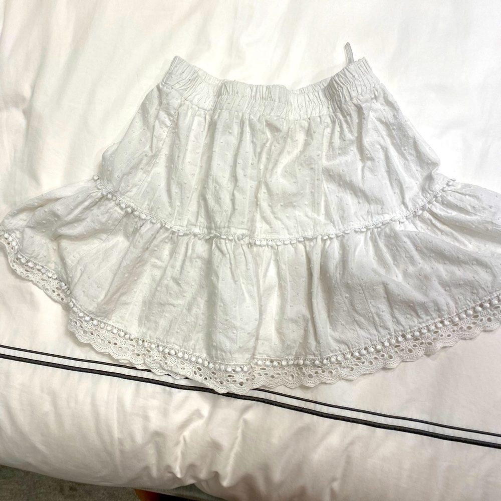 White skirt size M fits like S